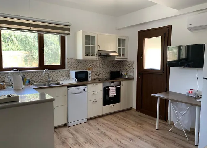 Appartement In Captains House With A Pool Limassol