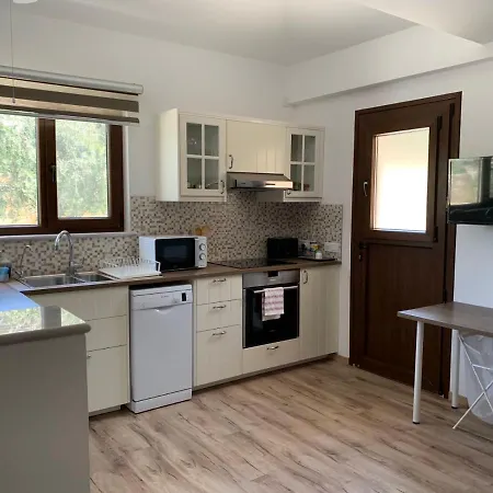 Apartament In Captains House With A Pool Limassol